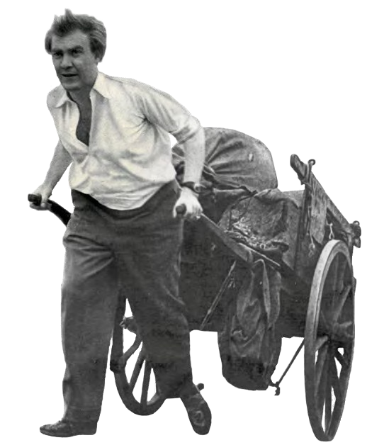 Helmut Ziegner mit Spendenkarren unterwegs